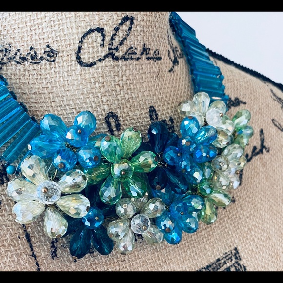 Amazing Blue & Green floral beaded shiny necklace - Picture 3 of 8